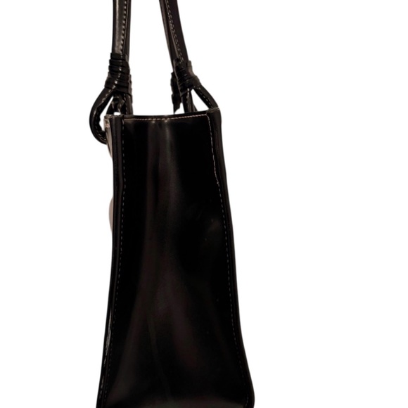 Wilson Black Genuine Leather Handbag – Classic Structure - Picture 4 of 10